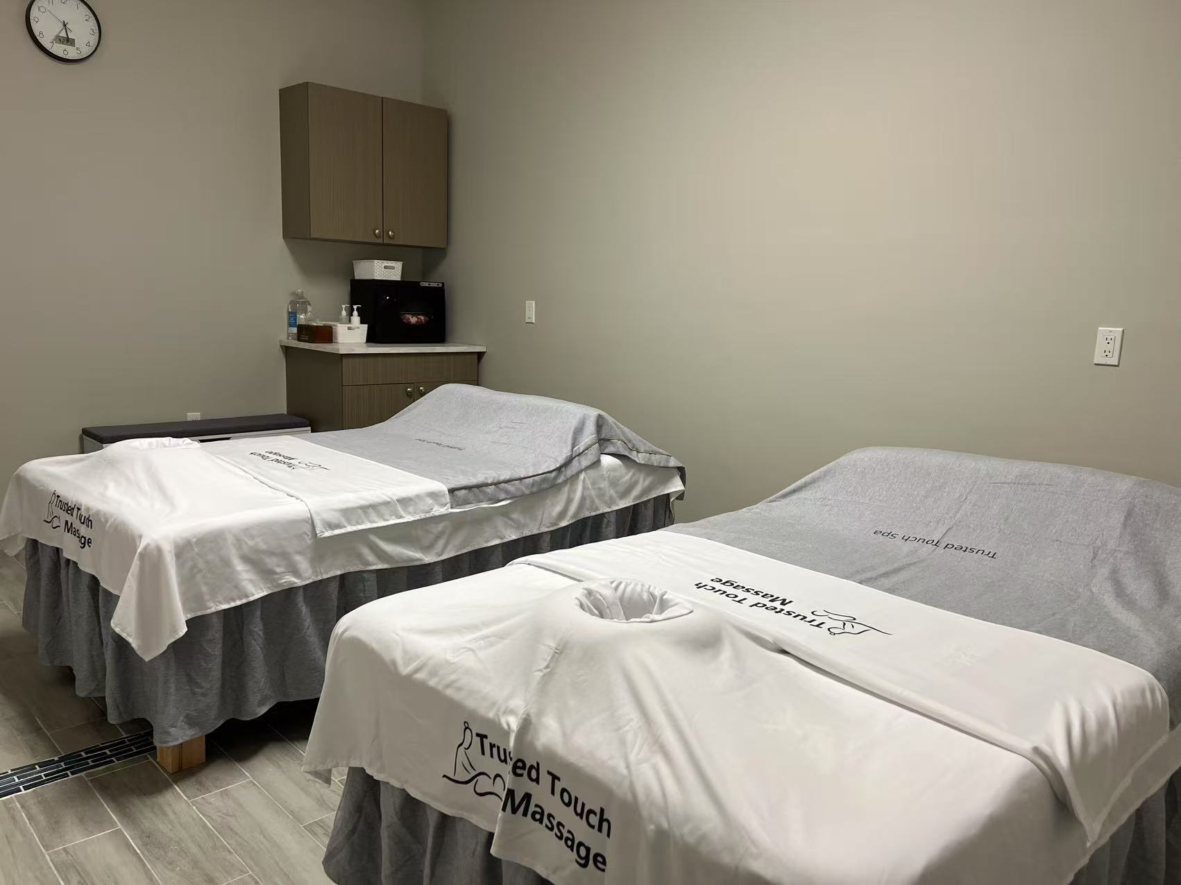 Comfortable waiting area at Trusted Touch Massage