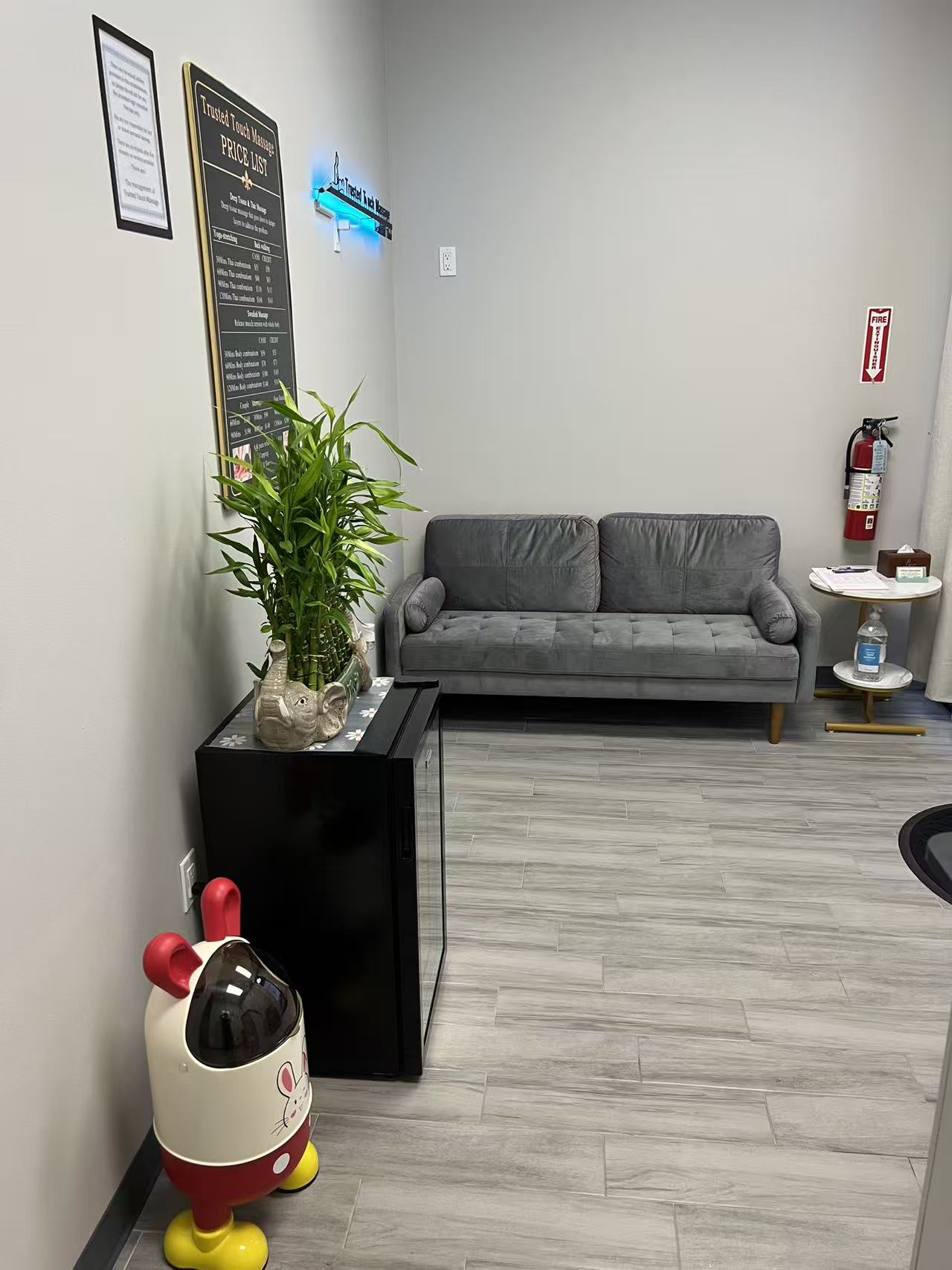 Comfortable waiting area at Trusted Touch Massage